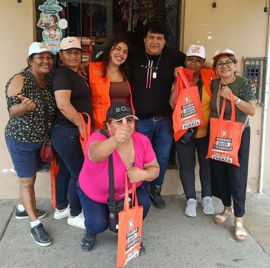 María Fernanda Reaño junto a su equipo vecinal en actividades para Bellavista